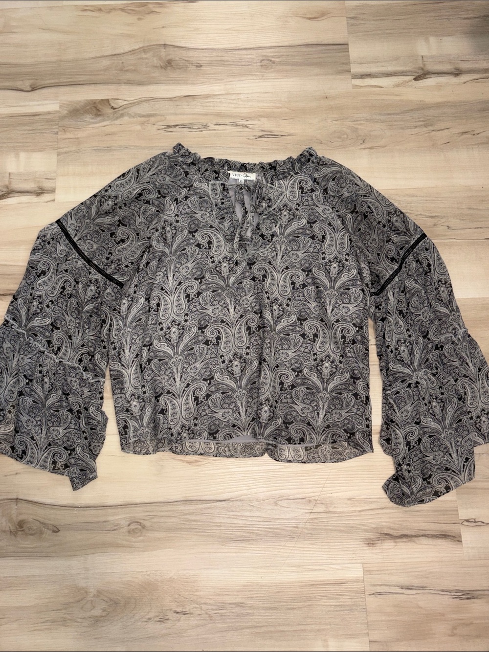 VICI x Amber Paisley Ruffle Keyhole Tie Front Bell Sleeve Blouse Top XS boho